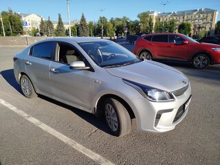 2018 Kia Rio IV, серебристый, 1300000 рублей, вид 4