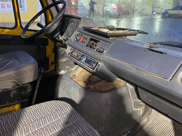 1995 Mercedes-Benz 308D, жёлтый, 750000 рублей - вид 8