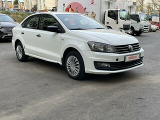 2018 Volkswagen Polo V Рестайлинг, белый, 500000 рублей, вид 1