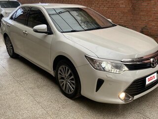 2016 Toyota Camry VII (XV50) Рестайлинг, белый, 2300000 рублей, вид 2
