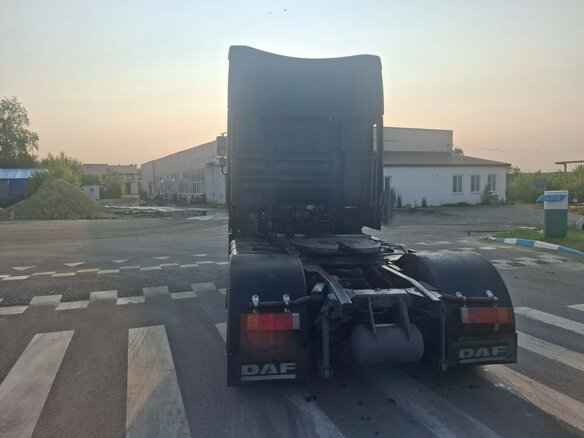 2008 DAF XF 105, чёрный, 2700000 рублей - вид 2