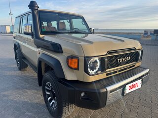 2024 Toyota Land Cruiser 76 70 Series Рестайлинг 2, бежевый, 8000000 рублей, вид 2
