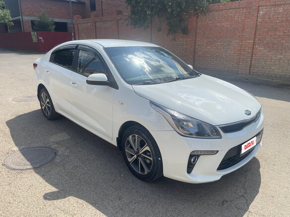2019 Kia Rio IV, белый, 1565000 рублей - вид 2