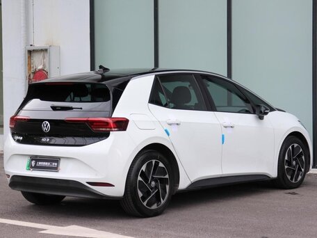 2024 Volkswagen ID.3 57.3 kWh I, белый, 2364505 рублей, вид 5