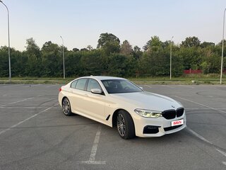 2019 BMW 5 серии 530d xDrive VII (G30/G31/G38), белый, 4380000 рублей, вид 3