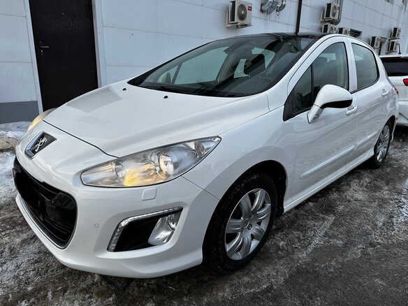 2011 Peugeot 308 I Рестайлинг, белый, 800000 рублей - вид 1
