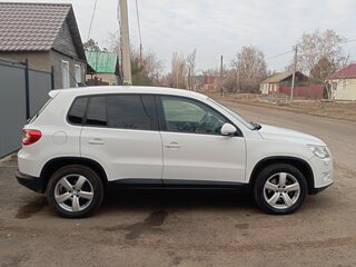 2010 Volkswagen Tiguan I, белый, 1075000 рублей, вид 3