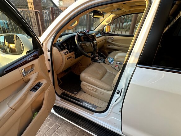 2011 Lexus LX 570 III, белый, 3550000 рублей - вид 5