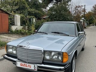 1983 Mercedes-Benz W123 240, голубой, 2300000 рублей, вид 1