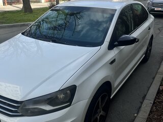 2017 Volkswagen Polo V Рестайлинг, белый, 800000 рублей, вид 1