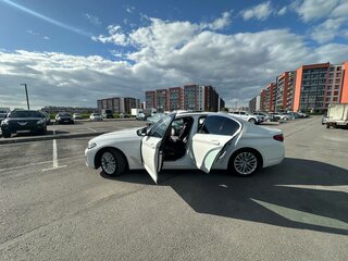 2020 BMW 5 серии 520d VII (G30/G31/G38), белый, 4650000 рублей, вид 3