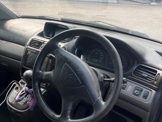 2002 Mitsubishi Chariot Grandis III, серебристый, 310000 рублей, вид 5