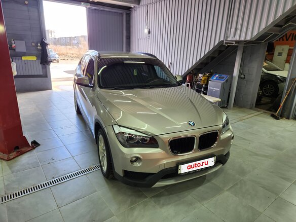 2013 BMW X1 18i I (E84) Рестайлинг, бежевый, 1470000 рублей - вид 3