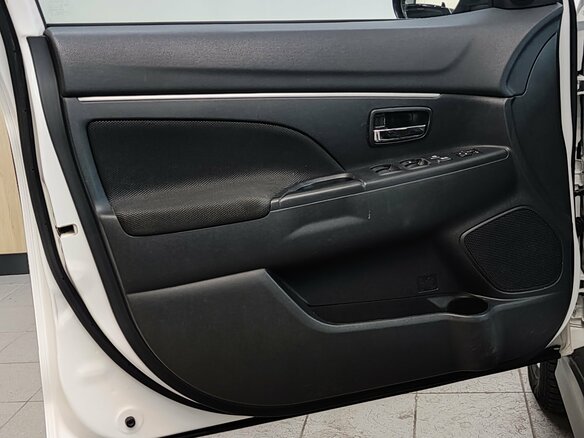 2011 Mitsubishi ASX I, белый, 840000 рублей - вид 25