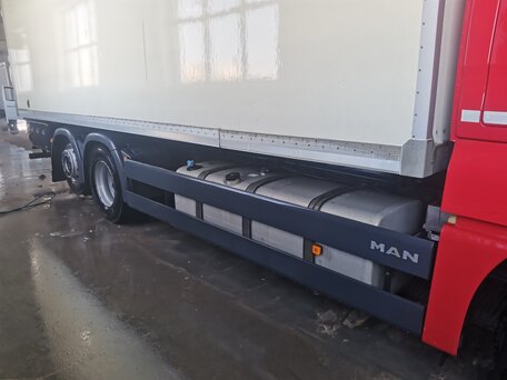 2012 MAN TGX, красный, 7000000 рублей, вид 2