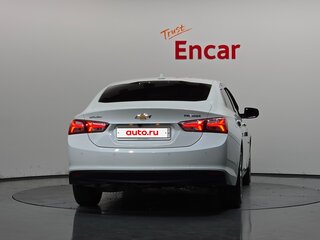 2022 Chevrolet Malibu IX Рестайлинг, белый, 1680000 рублей, вид 4