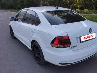 2017 Volkswagen Polo V Рестайлинг, белый, 1100000 рублей, вид 4