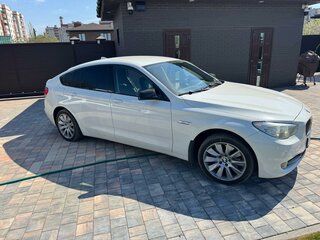 2012 BMW 5 серии Gran Turismo 530d xDrive VI (F10/F11/F07), белый, 1900000 рублей, вид 2
