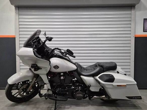 2020 Harley-Davidson CVO Road Glide, серебристый, 2700000 рублей