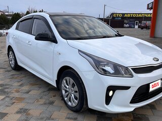 2018 Kia Rio IV, белый, 1550000 рублей, вид 4