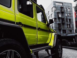 2016 Mercedes-Benz G-Класс 500 4x4 II (W463) Рестайлинг 4, жёлтый, 23000000 рублей, вид 3