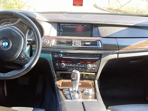 2010 BMW 7 серии 750Li xDrive V (F01/F02/F04), серый - вид 2