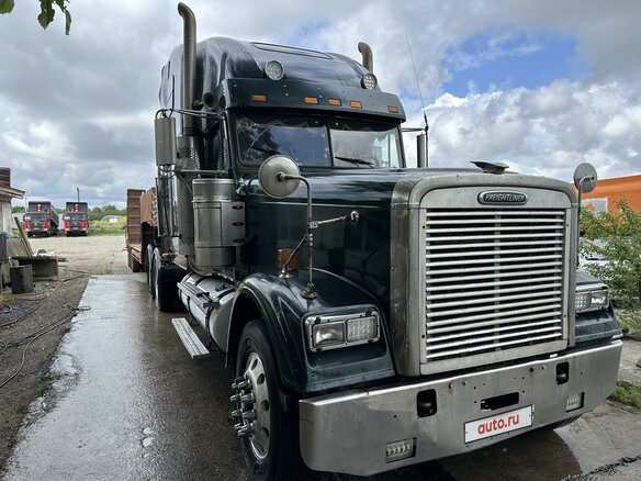 2003 Freightliner FLD, зелёный, 2700000 рублей