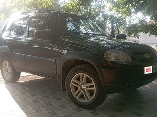 2015 Chevrolet Niva I Рестайлинг, чёрный, 560000 рублей, вид 1
