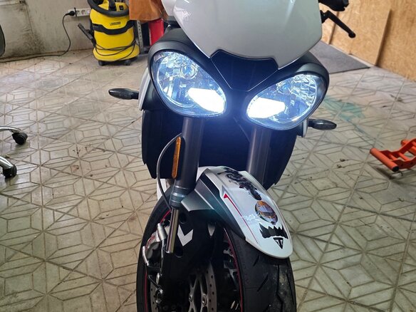 2019 Triumph Street Triple, белый, 950000 рублей - вид 2
