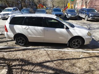 2004 Toyota Corolla Fielder IX (E120, E130) Рестайлинг, белый, 700000 рублей, вид 2
