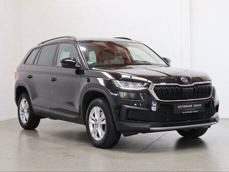 2022 Skoda Kodiaq I Рестайлинг, чёрный, 3050000 рублей, вид 2