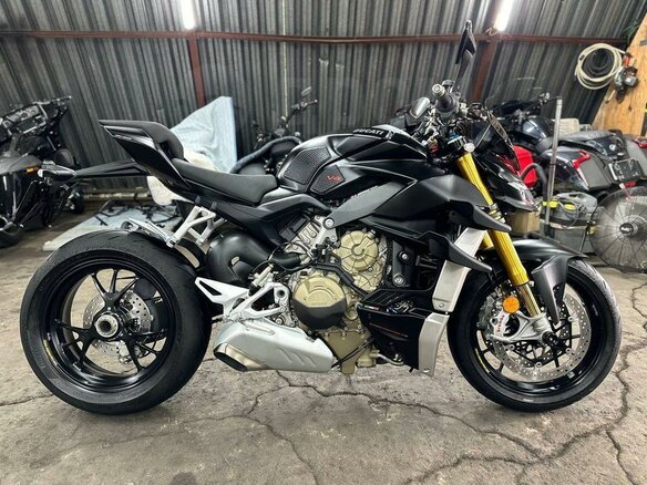 2022 Ducati Streetfighter V4, чёрный, 1950000 рублей - вид 2