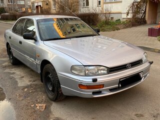1993 Toyota Camry III (XV10), серебристый, 425000 рублей, вид 3