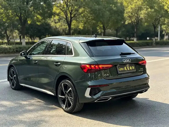 2023 Audi A3 Sportback 35 TFSI IV (8Y), зелёный, 2180000 рублей - вид 4