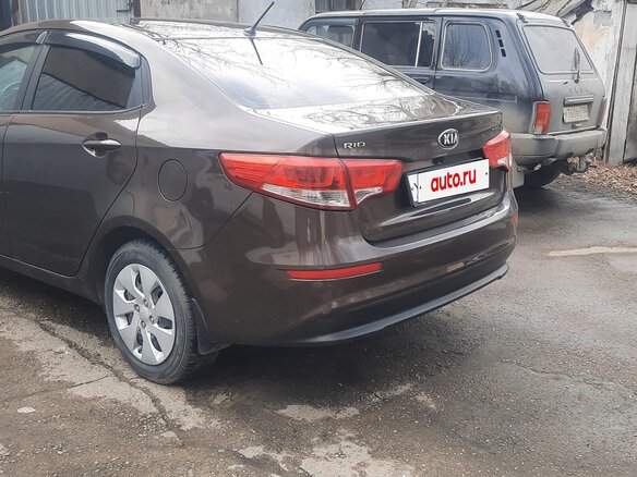 2016 Kia Rio III Рестайлинг, коричневый, 1300000 рублей - вид 2