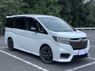 2022 Honda Stepwgn Spada V Рестайлинг, белый, 1950000 рублей, вид 1