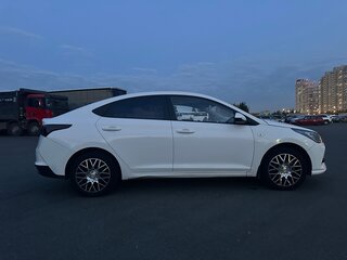 2021 Hyundai Solaris II Рестайлинг, белый, 1350000 рублей, вид 4
