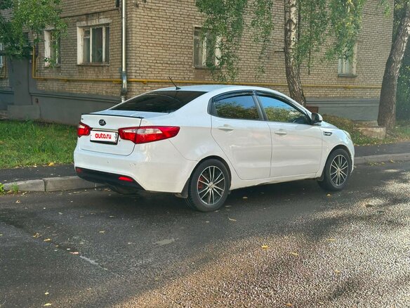 2014 Kia Rio III, белый, 600000 рублей - вид 3