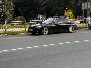 2010 BMW 5 серии 528i VI (F10/F11/F07), чёрный, 1900000 рублей, вид 1