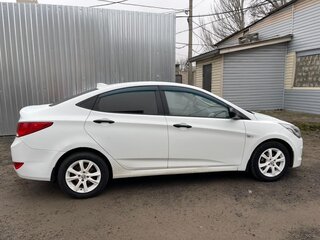 2015 Hyundai Solaris I Рестайлинг, белый, 950000 рублей, вид 2