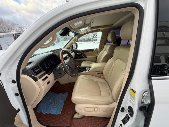2016 Lexus LX 570 III Рестайлинг 2, белый, 7000000 рублей - вид 8