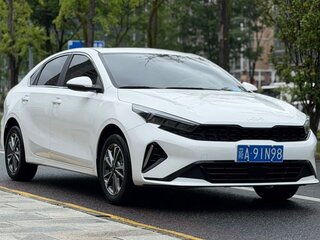 2022 Kia K3 II Рестайлинг, белый, 1650000 рублей, вид 3