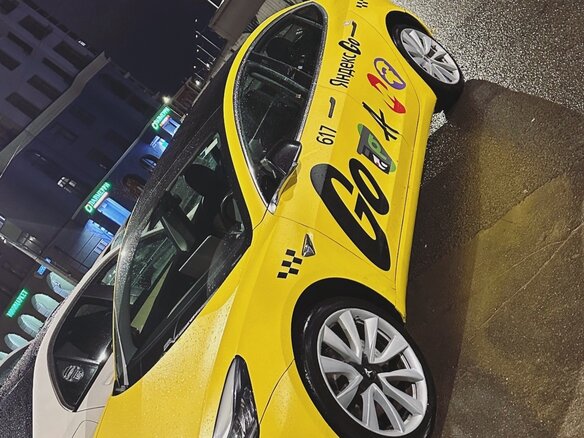 2019 Tesla Model 3 Mid Range I, жёлтый, 3000000 рублей - вид 3