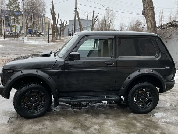 2009 Lada (ВАЗ) 2121 (4x4) I Рестайлинг, чёрный, 800000 рублей - вид 4