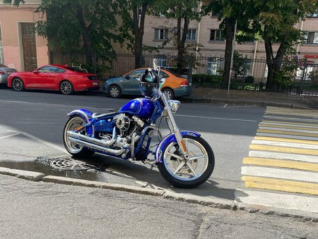 2009 Harley-Davidson Rocker C, синий, 2500000 рублей, вид 2
