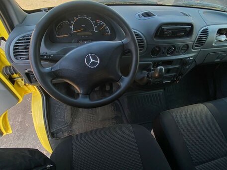 2018 Mercedes-Benz Sprinter Classic, жёлтый, 2200000 рублей, вид 3