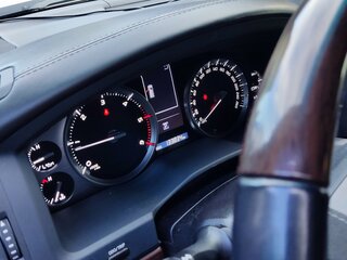 2017 Toyota Land Cruiser 200 Series Рестайлинг 2, белый, 6550000 рублей, вид 4