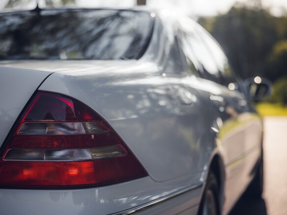 1999 Mercedes-Benz S-Класс 320 IV (W220), белый - вид 23