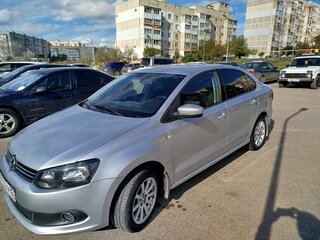 2015 Volkswagen Polo V Рестайлинг, серебристый, 980000 рублей, вид 2