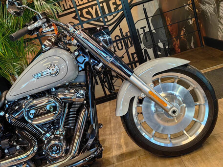 2024 Harley-Davidson Fat Boy, чёрный, 3500000 рублей, вид 4